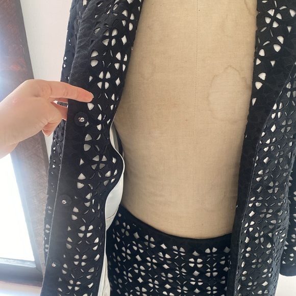 ELIE TAHARI | VINTAGE Elegant Black Lace Women's Coat & skirt - Picture 2 of 10